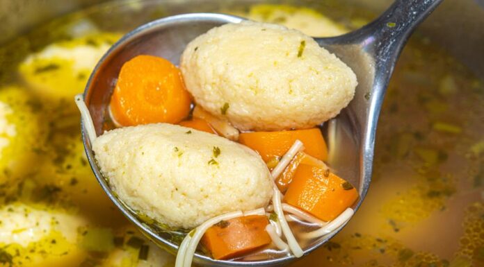 Jednostavan trik za najmekše knedle koje se tope u ustima: Uz ovaj starinski recept uvek uspeva Jednostavan trik za najmekše knedle koje se tope u ustima: Uz ovaj starinski recept uvek uspeva