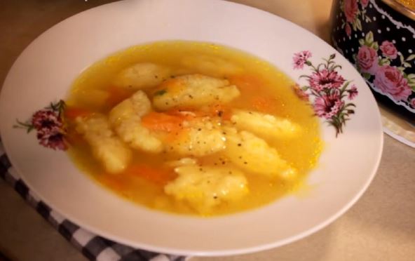 Jednostavan trik za najmekše knedle koje se tope u ustima: Uz ovaj starinski recept uvek uspeva Jednostavan trik za najmekše knedle koje se tope u ustima: Uz ovaj starinski recept uvek uspeva