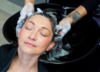 Kako pravilno oprati kosu kao u salonu? Profesionalna frizerka daje odgovor Kako pravilno oprati kosu kao u salonu? Profesionalna frizerka daje odgovor