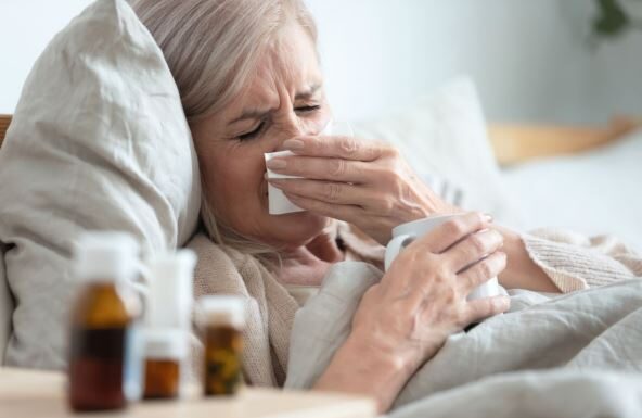 Kako razlikovati tešku upalu pluća od obične prehlade: U jednom slučaju se javlja suv kašalj često pojačan noću Kako razlikovati tešku upalu pluća od obične prehlade: U jednom slučaju se javlja suv kašalj često pojačan noću