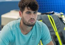 Karlos Alkaraz zarađuje milione, a živi u malom stanu sa roditeljima: Mušema na stolu i baštenske stolice u dnevnom boravku privlače pažnju, a evo gde spava Karlos Alkaraz zarađuje milione, a živi u malom stanu sa roditeljima: Mušema na stolu i baštenske stolice u dnevnom boravku privlače pažnju, a evo gde spava