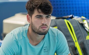 Karlos Alkaraz zarađuje milione, a živi u malom stanu sa roditeljima: Mušema na stolu i baštenske stolice u dnevnom boravku privlače pažnju, a evo gde spava Karlos Alkaraz zarađuje milione, a živi u malom stanu sa roditeljima: Mušema na stolu i baštenske stolice u dnevnom boravku privlače pažnju, a evo gde spava