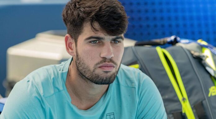 Karlos Alkaraz zarađuje milione, a živi u malom stanu sa roditeljima: Mušema na stolu i baštenske stolice u dnevnom boravku privlače pažnju, a evo gde spava Karlos Alkaraz zarađuje milione, a živi u malom stanu sa roditeljima: Mušema na stolu i baštenske stolice u dnevnom boravku privlače pažnju, a evo gde spava