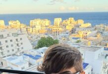 Ljudi kad vide ovog čoveka ne veruju da ima 59 godina: Sa 40 rešio da promeni život, nije išao pod nož, njegovu tajnu mladosti može svako da primeni Ljudi kad vide ovog čoveka ne veruju da ima 59 godina: Sa 40 rešio da promeni život, nije išao pod nož, njegovu tajnu mladosti može svako da primeni