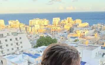 Ljudi kad vide ovog čoveka ne veruju da ima 59 godina: Sa 40 rešio da promeni život, nije išao pod nož, njegovu tajnu mladosti može svako da primeni Ljudi kad vide ovog čoveka ne veruju da ima 59 godina: Sa 40 rešio da promeni život, nije išao pod nož, njegovu tajnu mladosti može svako da primeni