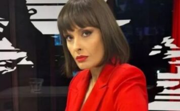 LJUDI NE VJERUJU U ŠTA GLEDAJU: Srpska voditeljka snimljena ispod stola, DA LI JE MOGUĆE DA OVO NOSI LJUDI NE VJERUJU U ŠTA GLEDAJU: Srpska voditeljka snimljena ispod stola, DA LI JE MOGUĆE DA OVO NOSI