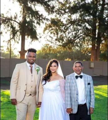 Medicinska sestra je mirno iz bolnice izašla sa bebom u rukama, ali dete koje je držala nije bilo njeno: Tek 17 godina kasnije jedan selfi otkriće šok istinu Medicinska sestra je mirno iz bolnice izašla sa bebom u rukama, ali dete koje je držala nije bilo njeno: Tek 17 godina kasnije jedan selfi otkriće šok istinu