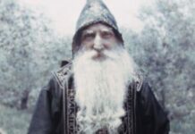 Mihaila su kao bebu doveli na Svetu Goru i tu je ostao do smrti: Za 82 godine života nikada nije video ženu, a kada je umro… Mihaila su kao bebu doveli na Svetu Goru i tu je ostao do smrti: Za 82 godine života nikada nije video ženu, a kada je umro...