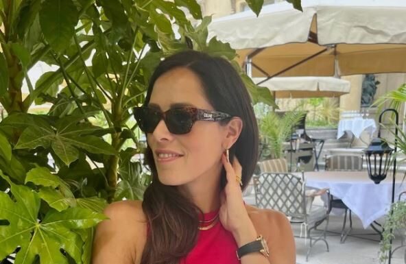 Milica je večeras nastupala na PZE, a malo ko zna da joj je sestra Ana Ivanović: Veoma su bliske, a pevačica kaže da se zbog nje trese Milica je večeras nastupala na PZE, a malo ko zna da joj je sestra Ana Ivanović: Veoma su bliske, a pevačica kaže da se zbog nje trese