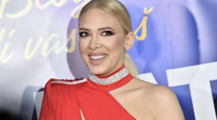 Milica Todorović bila žrtva velike prevare, pa sve razotkrila “Pustila sam vas mjesec dana, sram vas bilo” Milica Todorović bila žrtva velike prevare, pa sve razotkrila “Pustila sam vas mjesec dana, sram vas bilo”