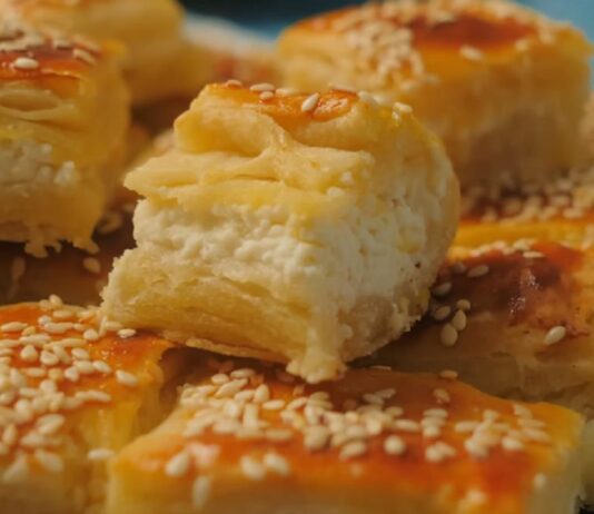 Mini pecivo sa kremastim nadevom od sira: Topi se u ustima Mini pecivo sa kremastim nadevom od sira: Topi se u ustima