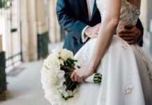 Mladenci poslali pozivnice, gost ostao zapanjen zahtjevom: Ljubazno molimo da platite 75 dolara Mladenci poslali pozivnice, gost ostao zapanjen zahtjevom: Ljubazno molimo da platite 75 dolara