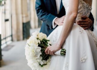 Mladenci poslali pozivnice, gost ostao zapanjen zahtjevom: Ljubazno molimo da platite 75 dolara Mladenci poslali pozivnice, gost ostao zapanjen zahtjevom: Ljubazno molimo da platite 75 dolara