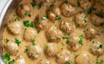 MNOGO UKUSAN I BRZ RUČAK 🍽️ ćufte u bijelom sosu — jednostavno, sočno i savršeno za svaki dan!