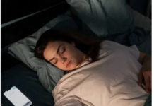 Mobitel vam je pored glave dok spavate? Evo kakve posljedice to ima za cijeli organizam Mobitel vam je pored glave dok spavate? Evo kakve posljedice to ima za cijeli organizam