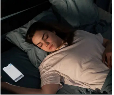 Mobitel vam je pored glave dok spavate? Evo kakve posljedice to ima za cijeli organizam Mobitel vam je pored glave dok spavate? Evo kakve posljedice to ima za cijeli organizam