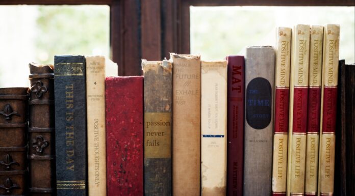 Može li popularni brend Coach da vrati književnost u fokus generacije Z? Može li popularni brend Coach da vrati književnost u fokus generacije Z?