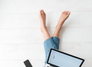 Nakon što sam sahranila muža u njegovim stvarima sam pronašla USB koji mi je promenio život: Ono što sam otkrila ne bi poželela ni najgorem neprijatelju Nakon što sam sahranila muža u njegovim stvarima sam pronašla USB koji mi je promenio život: Ono što sam otkrila ne bi poželela ni najgorem neprijatelju