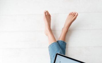 Nakon što sam sahranila muža u njegovim stvarima sam pronašla USB koji mi je promenio život: Ono što sam otkrila ne bi poželela ni najgorem neprijatelju Nakon što sam sahranila muža u njegovim stvarima sam pronašla USB koji mi je promenio život: Ono što sam otkrila ne bi poželela ni najgorem neprijatelju