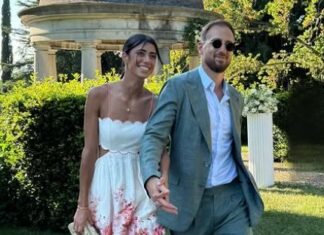 Naš čuveni košarkaš ženu je upoznao kada je imala 16 godina, prvo mu persirala mu pa sa njim dobila troje dece: A ćerka je uspela da nadmaši njegovu slavu Naš čuveni košarkaš ženu je upoznao kada je imala 16 godina, prvo mu persirala mu pa sa njim dobila troje dece: A ćerka je uspela da nadmaši njegovu slavu