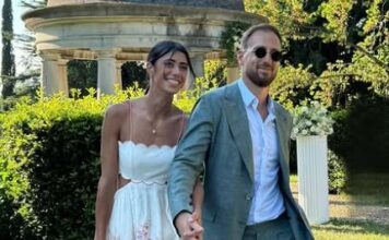 Naš čuveni košarkaš ženu je upoznao kada je imala 16 godina, prvo mu persirala mu pa sa njim dobila troje dece: A ćerka je uspela da nadmaši njegovu slavu Naš čuveni košarkaš ženu je upoznao kada je imala 16 godina, prvo mu persirala mu pa sa njim dobila troje dece: A ćerka je uspela da nadmaši njegovu slavu