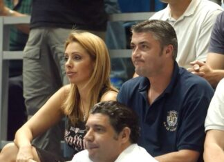 Naš čuveni košarkaš ženu je upoznao kada je imala 16 godina, prvo mu persirala mu pa sa njim dobila troje dece: A ćerka je uspela da nadmaši njegovu slavu Naš čuveni košarkaš ženu je upoznao kada je imala 16 godina, prvo mu persirala mu pa sa njim dobila troje dece: A ćerka je uspela da nadmaši njegovu slavu