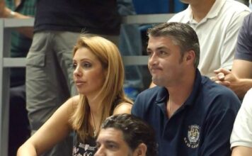 Naš čuveni košarkaš ženu je upoznao kada je imala 16 godina, prvo mu persirala mu pa sa njim dobila troje dece: A ćerka je uspela da nadmaši njegovu slavu Naš čuveni košarkaš ženu je upoznao kada je imala 16 godina, prvo mu persirala mu pa sa njim dobila troje dece: A ćerka je uspela da nadmaši njegovu slavu