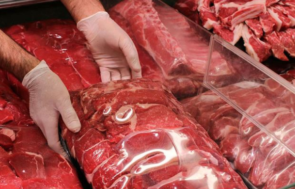 Ne kupujte meso ove boje: Većina ga odmah stavlja u korpu jer misli da garantuje svežinu Ne kupujte meso ove boje: Većina ga odmah stavlja u korpu jer misli da garantuje svežinu
