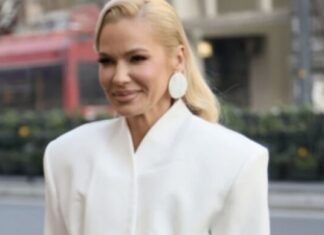 Očarala publiku: Nataša Bekvalac ZAKOPČANA DO GRLA, ali izazovnija nego ikad Očarala publiku: Nataša Bekvalac ZAKOPČANA DO GRLA, ali izazovnija nego ikad