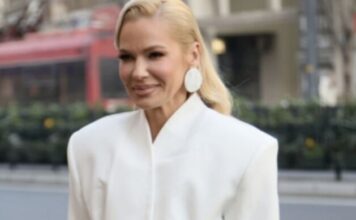 Očarala publiku: Nataša Bekvalac ZAKOPČANA DO GRLA, ali izazovnija nego ikad Očarala publiku: Nataša Bekvalac ZAKOPČANA DO GRLA, ali izazovnija nego ikad