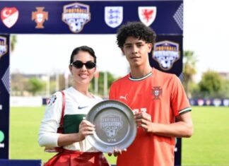 Ovo je ćerka Kristijana Ronalda koja je izgubila blizanca na rođenju: “To je najveći bol koji bilo koji roditelj može da oseti” Ovo je ćerka Kristijana Ronalda koja je izgubila blizanca na rođenju: "To je najveći bol koji bilo koji roditelj može da oseti"