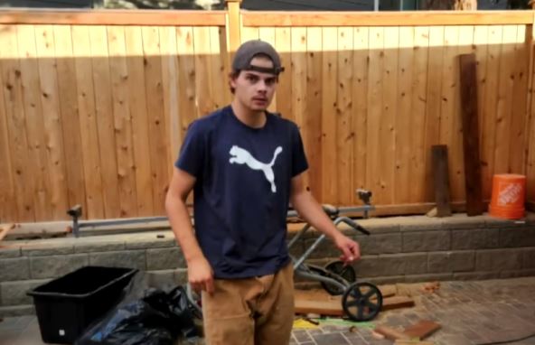 Planinar otišao na kampovanje, kada mu se posle 3 dana izgubio svaki trag: Nakon 7 nedelja, dvoje radnika ostala nema pred čovekom koji je ličio na sablast Planinar otišao na kampovanje, kada mu se posle 3 dana izgubio svaki trag: Nakon 7 nedelja, dvoje radnika ostala nema pred čovekom koji je ličio na sablast