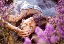 Pogledajte sliku i ne razmišljajte previše: Koja devojka je najlepša kad se okrene i šta to govori o vama Pogledajte sliku i ne razmišljajte previše: Koja devojka je najlepša kad se okrene i šta to govori o vama