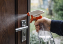 Poprskajte vrata svog doma s octom prije ožujka, postoji dobar razlog za to Poprskajte vrata svog doma s octom prije ožujka, postoji dobar razlog za to