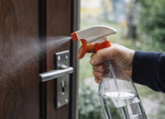 Poprskajte vrata svog doma s octom prije ožujka, postoji dobar razlog za to Poprskajte vrata svog doma s octom prije ožujka, postoji dobar razlog za to