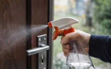 Poprskajte vrata svog doma s octom prije ožujka, postoji dobar razlog za to Poprskajte vrata svog doma s octom prije ožujka, postoji dobar razlog za to