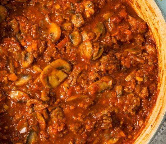 Posni gulaš na vodi: Gotov je za 40 minuta, a preukusan je Posni gulaš na vodi: Gotov je za 40 minuta, a preukusan je