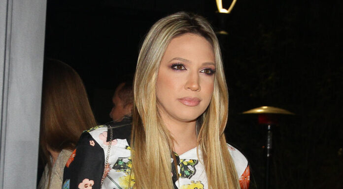 “Prolazim kroz stres i pritisak kakav nijedna žena ne bi smjela da doživi” Prvo oglašavanje Milice Todorović, pjevačica se javnosti obratila ZVANIČNIM SAOPŠTENJEM “Prolazim kroz stres i pritisak kakav nijedna žena ne bi smjela da doživi” Prvo oglašavanje Milice Todorović, pjevačica se javnosti obratila ZVANIČNIM SAOPŠTENJEM