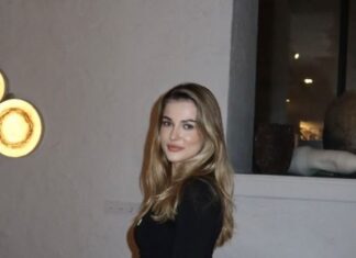 Ruska teniserka zaludela svet, kažu da lepše od nje nema: Bila sa Kirjosom, zavela i Sinera, pa ga ostavila kad mu je bilo najteže Ruska teniserka zaludela svet, kažu da lepše od nje nema: Bila sa Kirjosom, zavela i Sinera, pa ga ostavila kad mu je bilo najteže