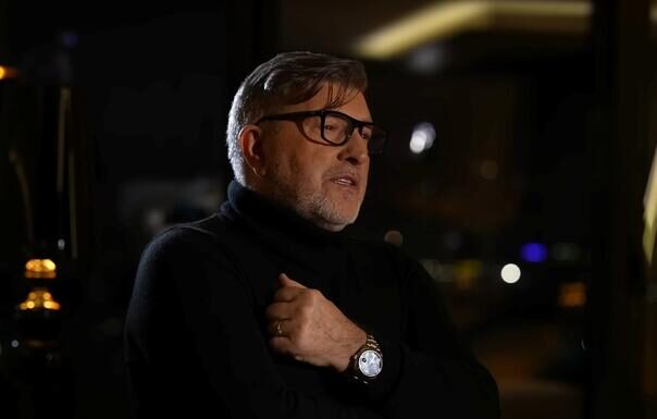 Šerif Konjević oduševio novim singlom “Sitni sati” Šerif Konjević oduševio novim singlom “Sitni sati”