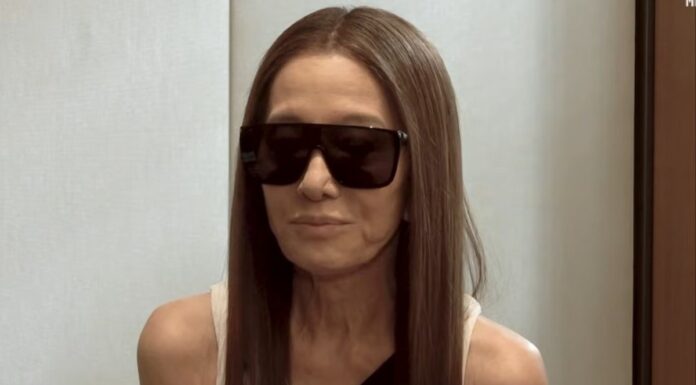 Šezdesetih doživela užasan pad na ledu, danas je kraljica kostima za umetničko klizanje Šezdesetih doživela užasan pad na ledu, danas je kraljica kostima za umetničko klizanje