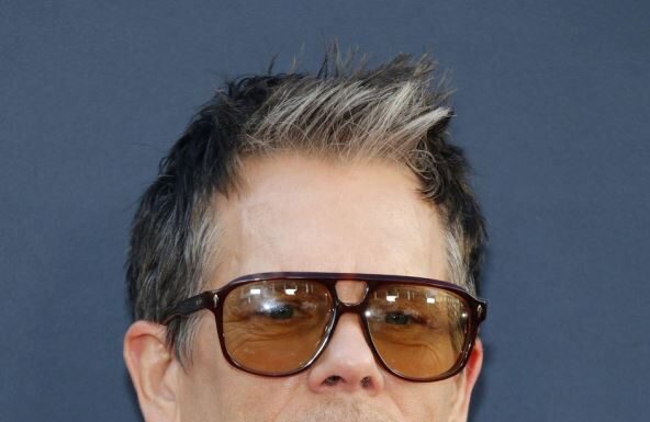 Slavni glumac je u braku skoro 40 godina, a ispred kamera je saznao da mu je žena ustvari rođaka: Njihova odluka nakon toga šokira Slavni glumac je u braku skoro 40 godina, a ispred kamera je saznao da mu je žena ustvari rođaka: Njihova odluka nakon toga šokira