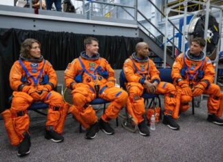 “Smrad će biti nepodnošljiv”: Evo kako će astronauti živeti tokom misije do Meseca – biće u skučenom prostoru ko sardine, nuždu će vršiti preko usisivača… "Smrad će biti nepodnošljiv": Evo kako će astronauti živeti tokom misije do Meseca - biće u skučenom prostoru ko sardine, nuždu će vršiti preko usisivača...