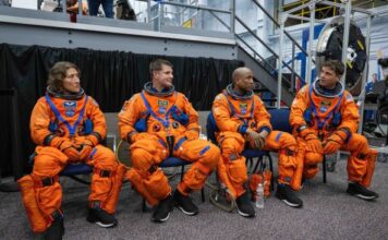 “Smrad će biti nepodnošljiv”: Evo kako će astronauti živeti tokom misije do Meseca – biće u skučenom prostoru ko sardine, nuždu će vršiti preko usisivača… "Smrad će biti nepodnošljiv": Evo kako će astronauti živeti tokom misije do Meseca - biće u skučenom prostoru ko sardine, nuždu će vršiti preko usisivača...