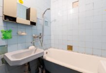 Snimak kupatila iz osamdesetih iz bivše Jugoslavije probudio talas nostalgije na mrežama: “Tada nismo imali ništa, a imali smo sve!” Snimak kupatila iz osamdesetih iz bivše Jugoslavije probudio talas nostalgije na mrežama: "Tada nismo imali ništa, a imali smo sve!"