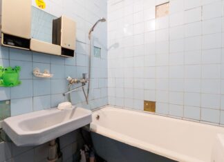 Snimak kupatila iz osamdesetih iz bivše Jugoslavije probudio talas nostalgije na mrežama: “Tada nismo imali ništa, a imali smo sve!” Snimak kupatila iz osamdesetih iz bivše Jugoslavije probudio talas nostalgije na mrežama: "Tada nismo imali ništa, a imali smo sve!"