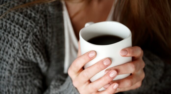 Spremamo se za proleće i novi trend „Cappuccino“ noktiju Spremamo se za proleće i novi trend „Cappuccino“ noktiju