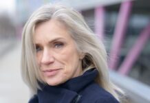 Stilista otkriva kako da frizura za sedu kosu obriše godine i izgleda perfektno: Zavisi samo od 1 stvari Stilista otkriva kako da frizura za sedu kosu obriše godine i izgleda perfektno: Zavisi samo od 1 stvari