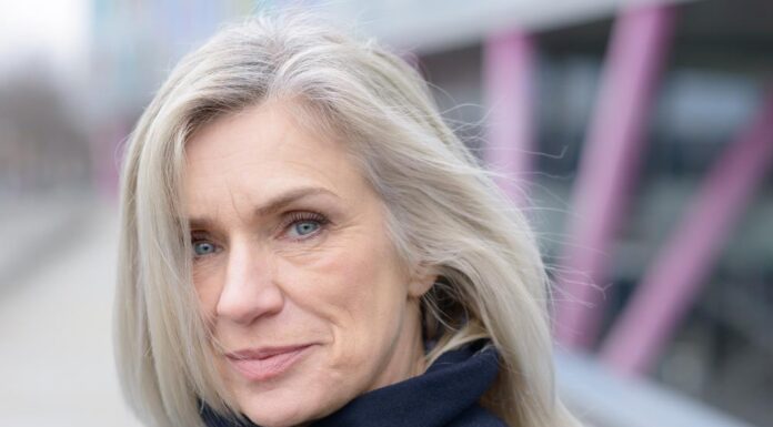 Stilista otkriva kako da frizura za sedu kosu obriše godine i izgleda perfektno: Zavisi samo od 1 stvari Stilista otkriva kako da frizura za sedu kosu obriše godine i izgleda perfektno: Zavisi samo od 1 stvari