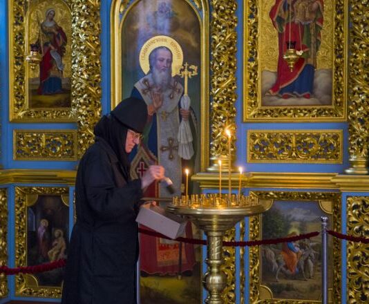 Sutra slavimo Sveta Tri Jerarha: Svaka složna porodica tog dana treba da izbegava ovih 5 stvari Sutra slavimo Sveta Tri Jerarha: Svaka složna porodica tog dana treba da izbegava ovih 5 stvari